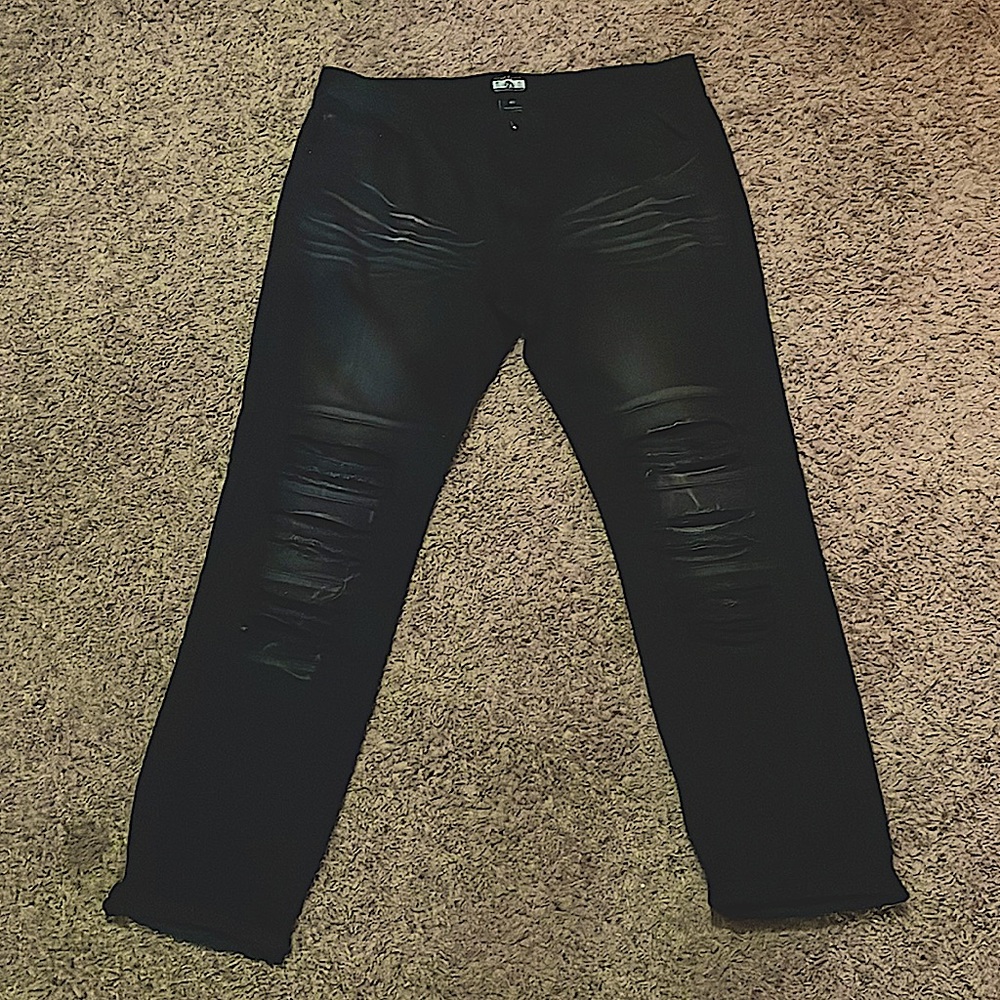 Black with white accent Gray Earth pant. Size 40Wx32L
